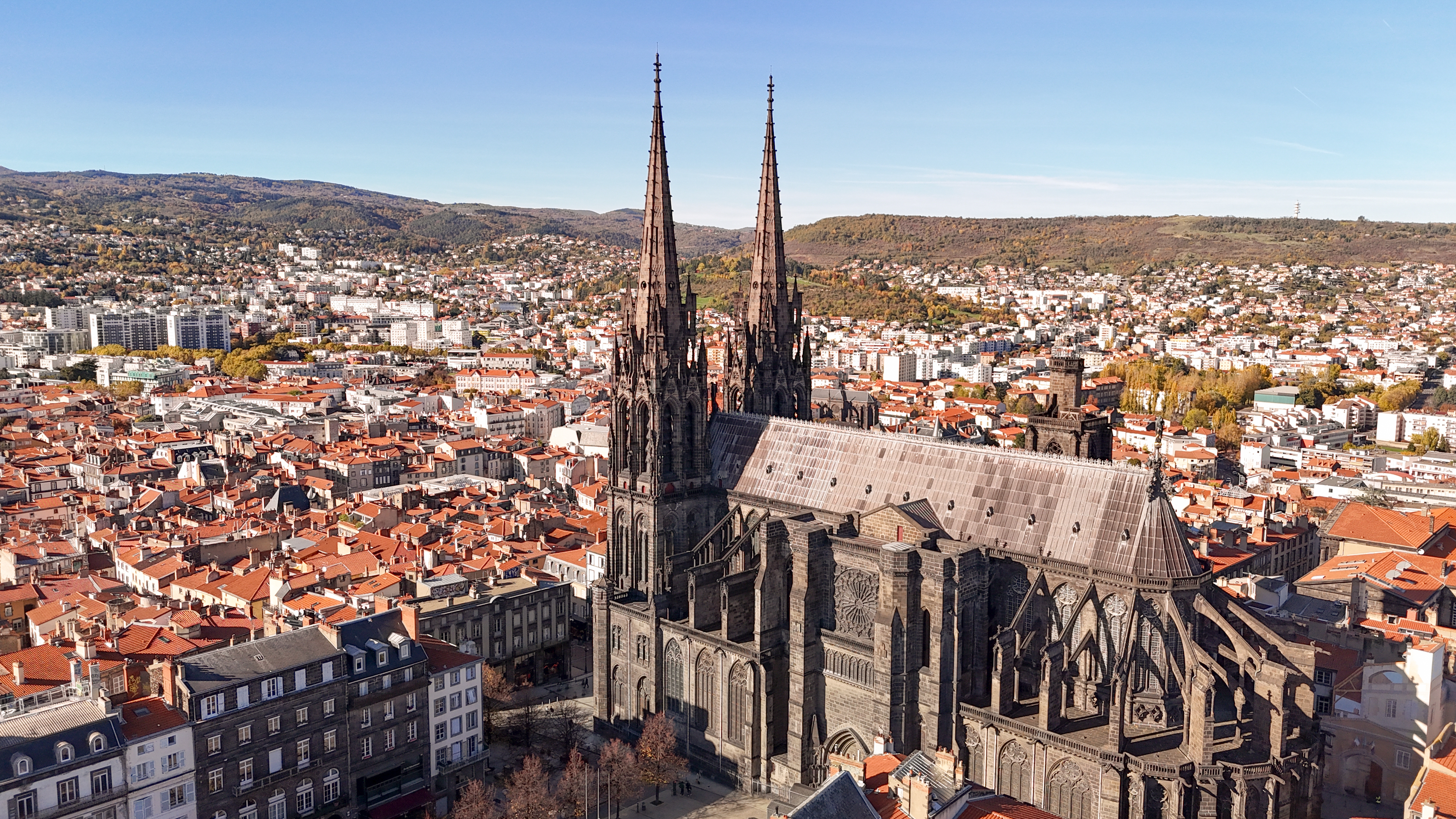Vue drone Cahédrale de Clermont-Fd(c)Ville de Clermont-Ferrand - Romain Harel