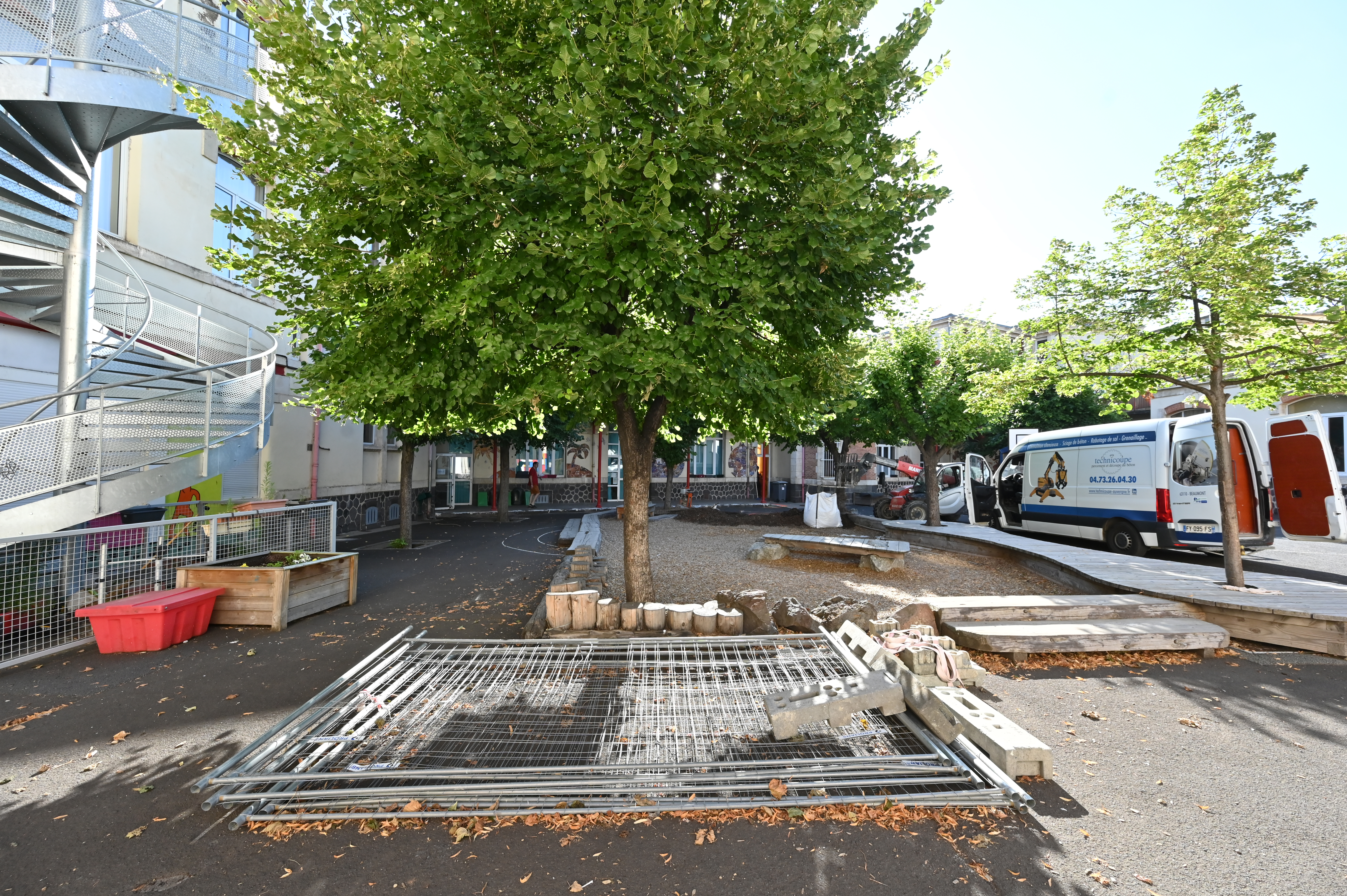 COUR ECOLES CLERMONT FD