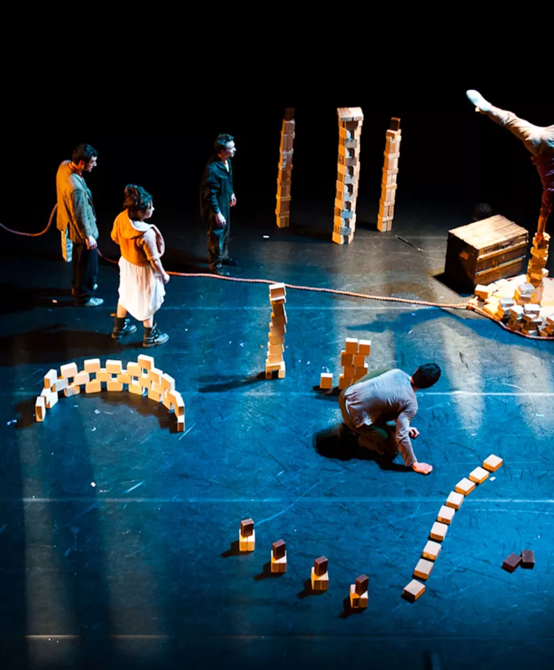 Six pieds sur terre - Compagnie Lapsus