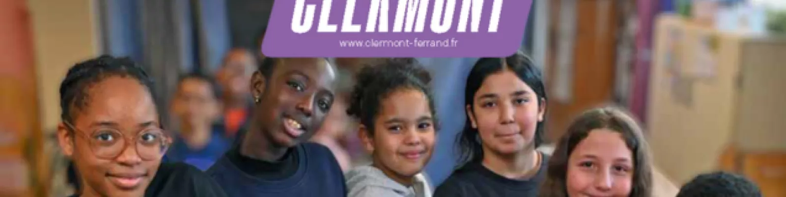 Couverture Demain Clermont n°367, montrant des enfants souriants votant pour le Conseil Municipal des Enfants de Clermont-Ferrand.