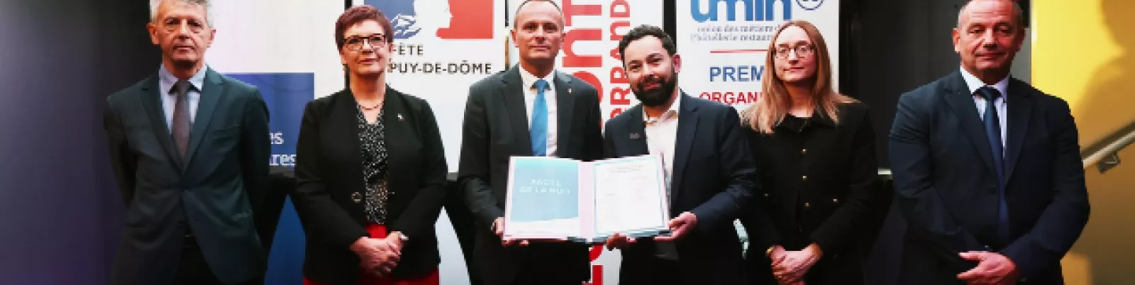 Signature du Pacte de la Nuit à Clermont-Ferrand par des élus et partenaires, notamment Préfecture du Puy-de-Dôme et UMIH 63.