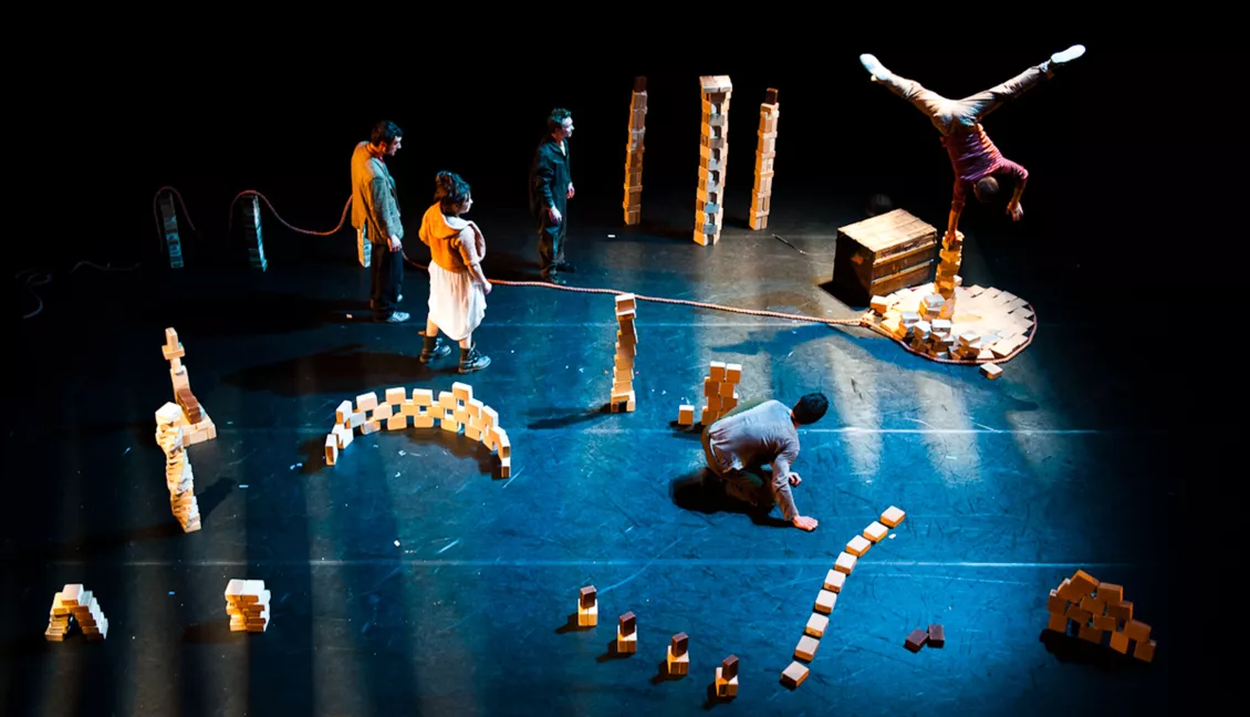 Six pieds sur terre - Compagnie Lapsus