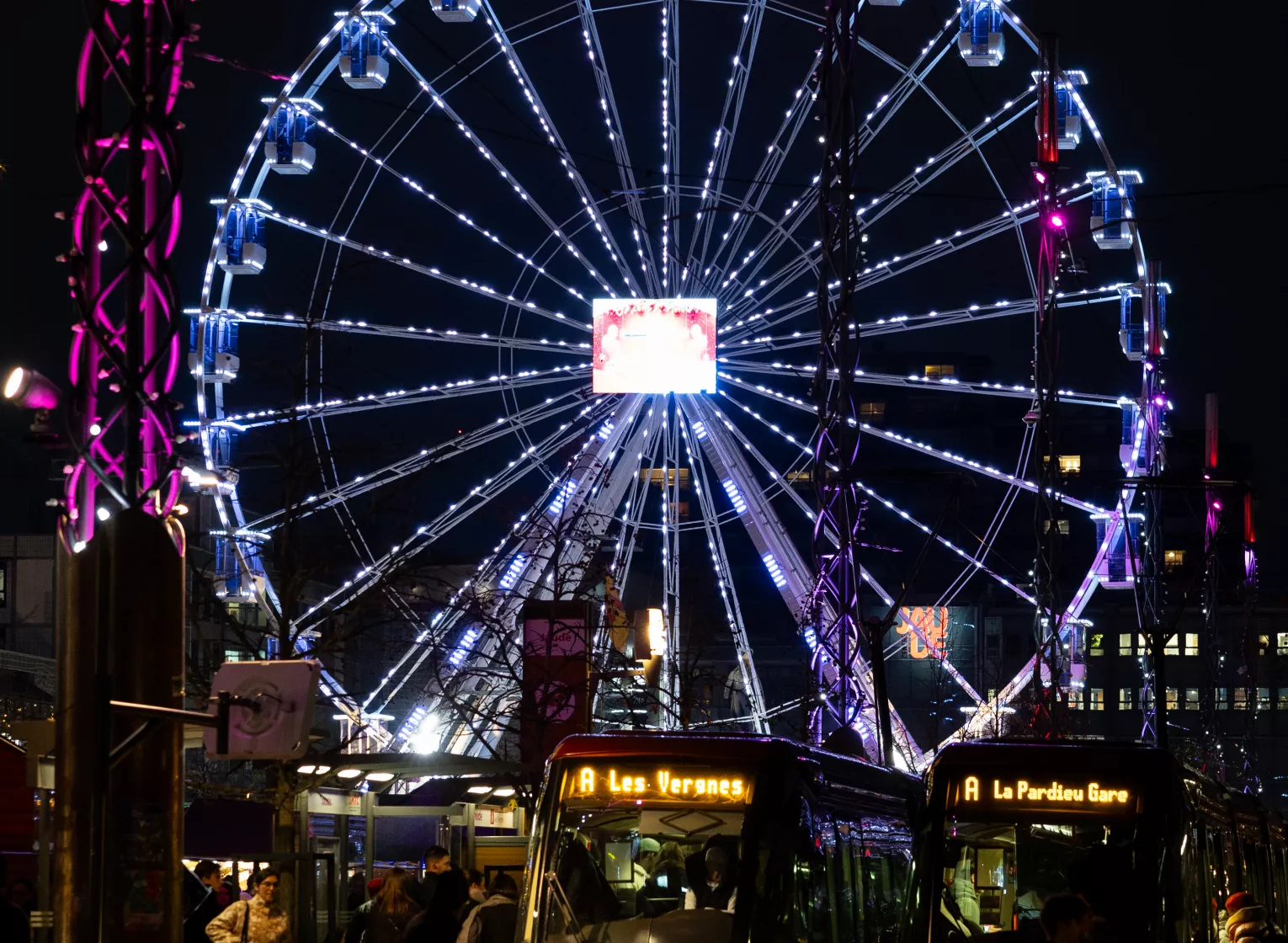 Grande roue place de Jaude (c) ville de Clermont-Ferrand - Romain Harel
